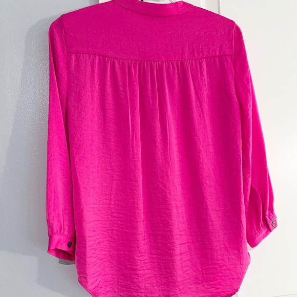 Vince Camuto Women's Women's V-Neck 3/4 Sleeve Rumple Blouse - Picture 2 of 6